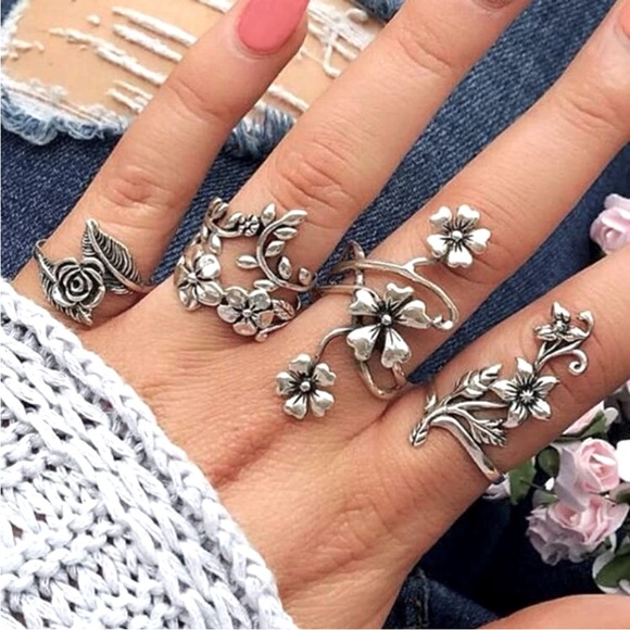 Moda Jewelry - Set of 4 Gorgeous Vintage Floral Rings! Absolutely Stunning! 💍💍💍💍💍
